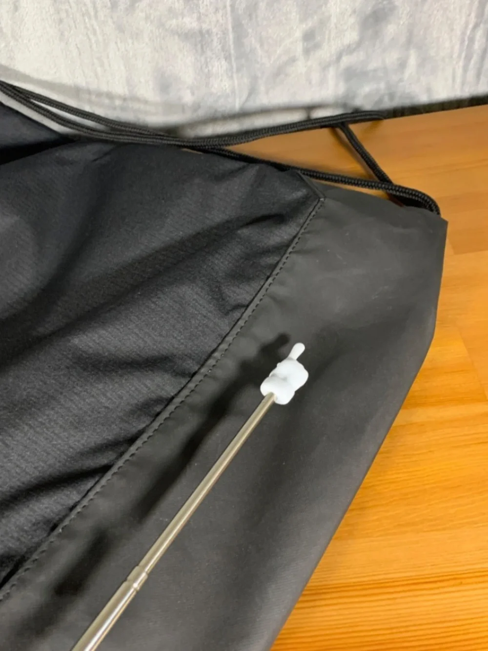 Minimalist, sleek, and highly functional Nike drawstring bag. Perfect for sports